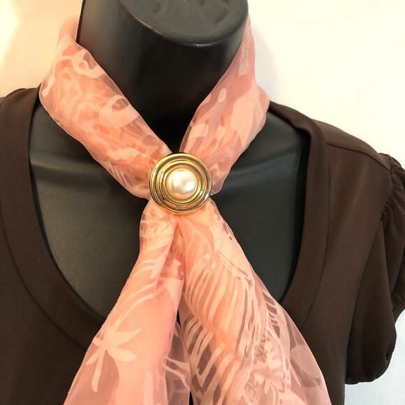 Pearl Scarf Clip, Gold Tone Circle Retro Vintage Office Siren Regency Retro - Picture 5 of 9